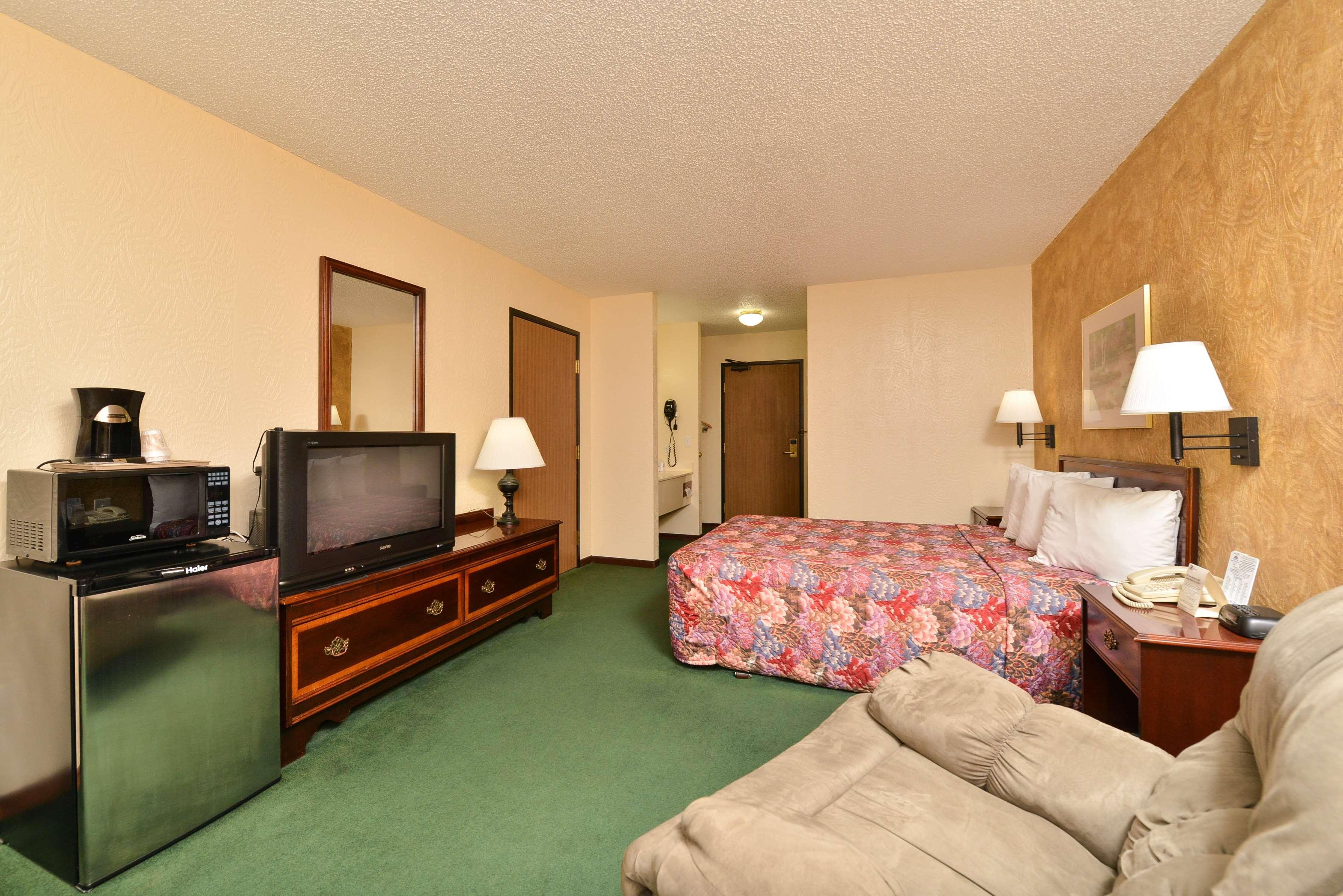 ラディソン ホテル クリチバ エクステリア 写真 A typical room at the Best Western