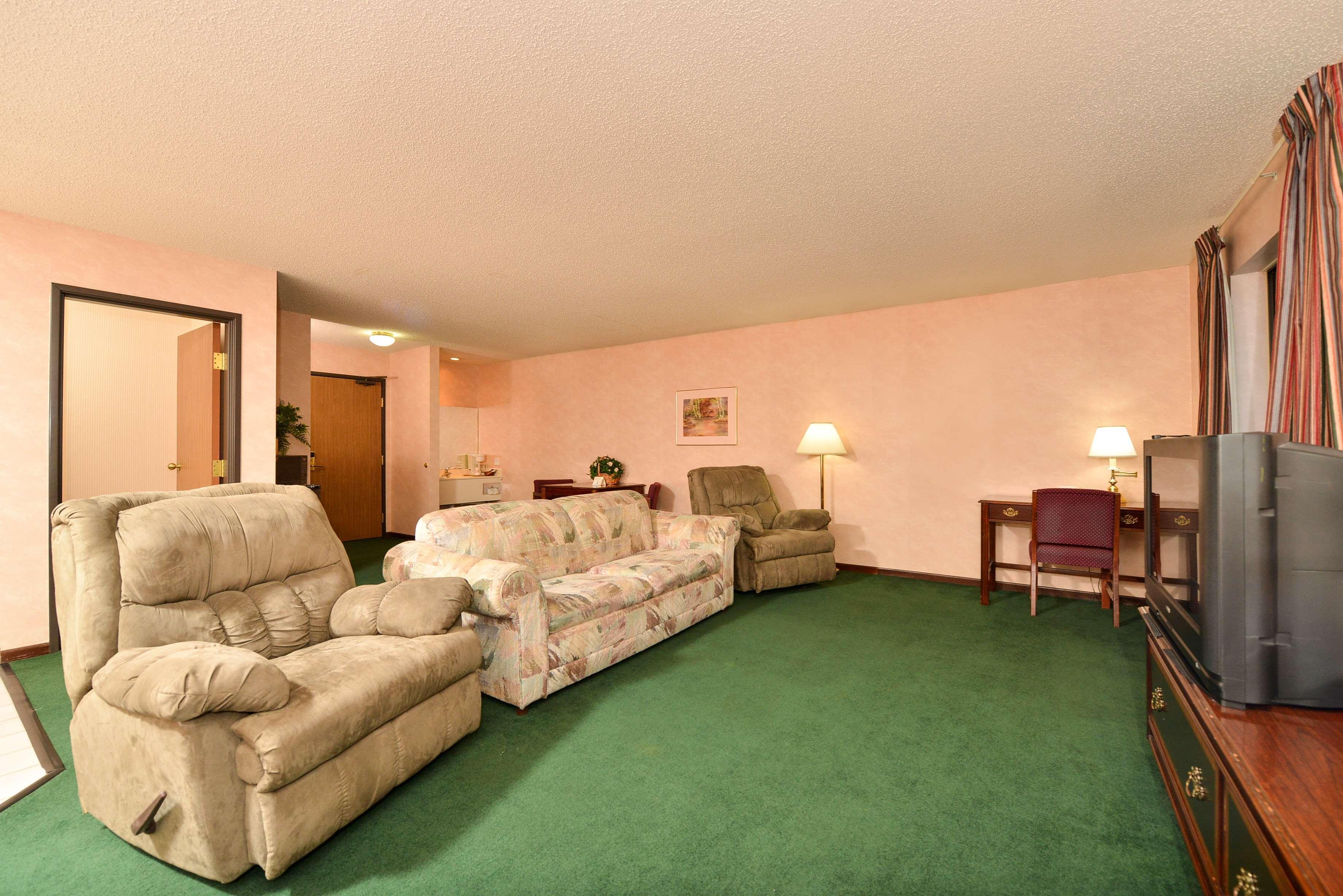 ラディソン ホテル クリチバ エクステリア 写真 A living room with carpet