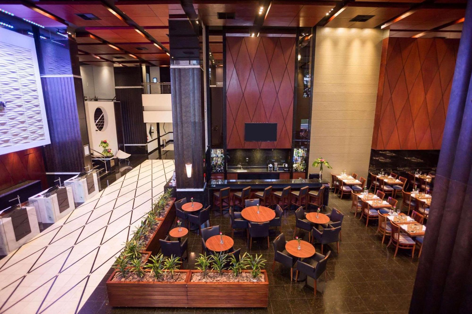ラディソン ホテル クリチバ エクステリア 写真 Interior of the restaurant
